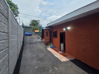 Venta de Lote con Dos Apartamentos, San Jose, Escazu
