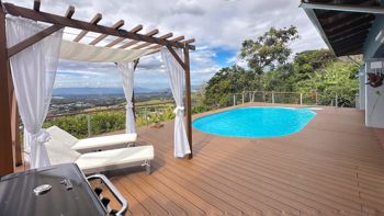 Casa Amueblada con Piscina y Lote de 7.000 M² en Carrillo Alto de Poás, Alajuela