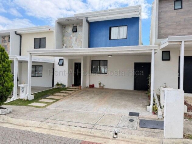 VENTA DE HERMOSA CASA EN CONDOMINIO VISTA DE LAS FLORES. HEREDIA. in Ulloa, Heredia — $250,000