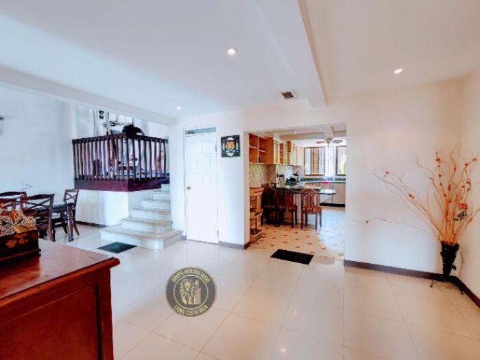 Venta de Propiedad con Casa grande y un Apartamento en Rohrmoser, San José in Pavas, San José — ₡ 150 000 000