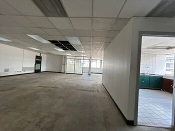 LOCAL PARA OFICINAS EN ALQUILER, SAN JOSÉ, US$2.500 Cod#25-910 in Carmen, San José — $2,500 - Photo 5 of 10