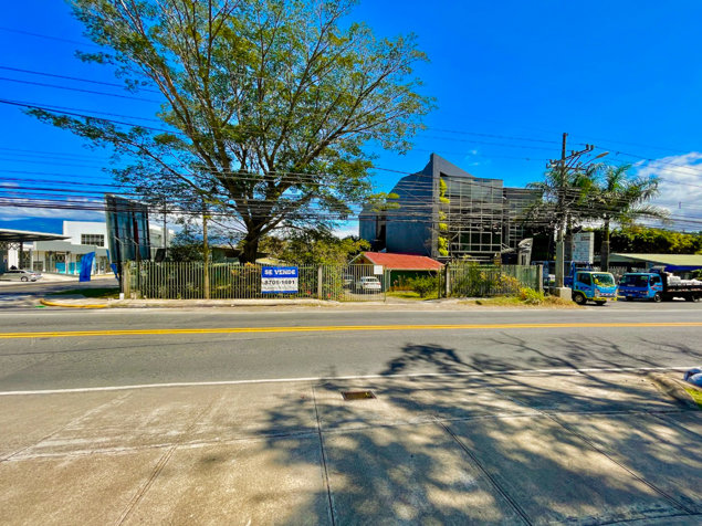 Se vende propiedad sobre calle principal de Guachipelín, Escazú (AD) in San Rafael, Escazú, San José — $2,850,000 - Photo 3 of 5