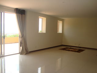 VENTA DE APARTAMENTO, SAN JOSE, ESCAZÚ, CONDO. VALLE ARRIBA in Escazú, San José — $450,000 - Photo 2 of 21