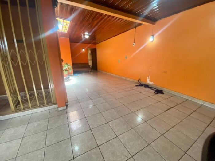 Se vende casa en Heredia Centro 25-445 en Heredia — ₡ 120 000 000