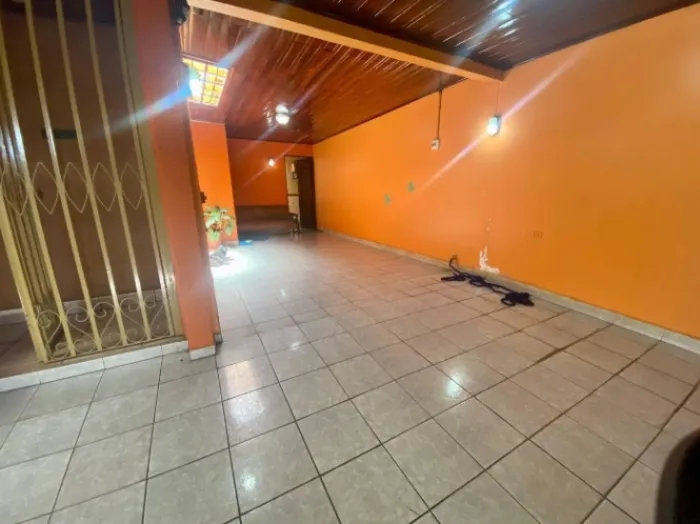 Se vende casa en Heredia Centro 25-445 en Heredia — ₡ 120 000 000 - Foto 3 de 22