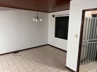 Residencia de dos plantas en venta | Corazón de Jesús, Ciudad Quesada en Quesada, San Carlos, Alajuela — 100 000 000 ₡ - Foto 2 de 11