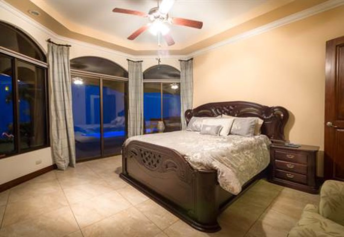 Casa con las MEJORES vistas de Atenas! in Atenas, Alajuela — $1,300,000 - Photo 3 of 44