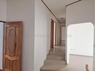 Venta de Casa AMUEBLADA en Moravia-La Trinidad. RAH 27-882 in La Trinidad, Moravia, San José — $230,000 - Photo 2 of 12