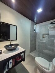 Casa de 2 cuartos, Pedregoso, Perez Zeledon, Costa Rica.  en San Isidro De El General, Pérez Zeledón, San José — $75,999 - Foto 4 de 11