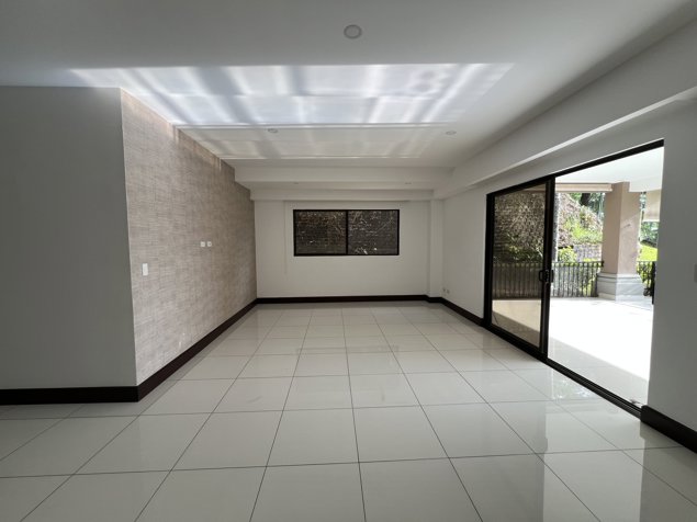 Alquiler o Venta de apartamento en condominio en primera planta in Pozos, Santa Ana, San José — $390,000 - Photo 2 of 11