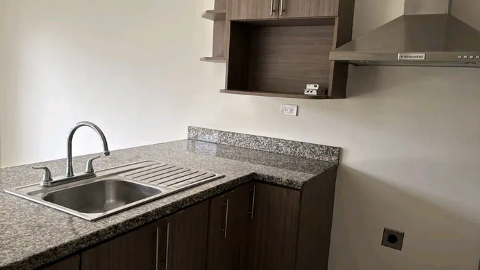 ALQUILO HERMOSO CONDOMINIO EN PLANTA BAJA,  REAL CARIARI, HEREDIA en Ulloa, Heredia — $1,000 - Foto 2 de 14