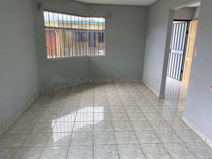 Venta casa esquinera con jardín y cochera techada, cerca de zonas francas #26-1819 GS en San José, Alajuela — $150,215