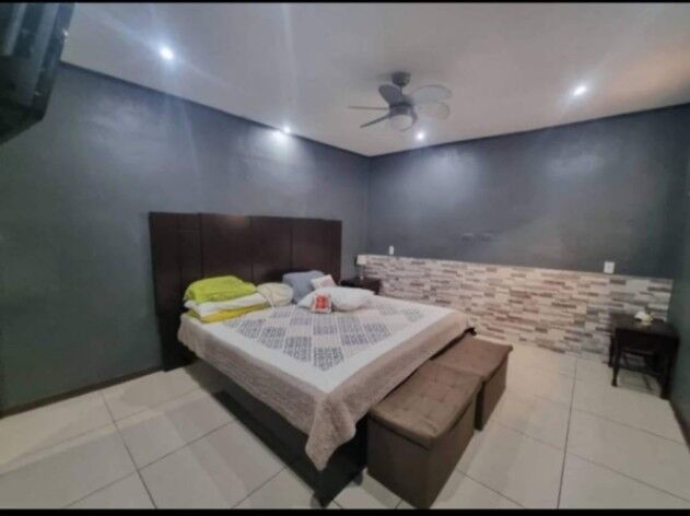 Se vende hermosa propiedad con casa principal y dos apartamentos que generan ingresos mensuales. in Anselmo Llorente, Tibás, San José — ₡ 135 000 000