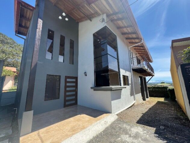 Venta de Hermosa Casa en Sarchí 26-1292 en Rodríguez, Sarchí, Alajuela — $192,000