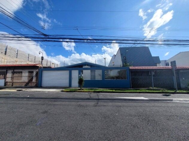 Se vende casa en Rohrmoser San José 25-139 en Pavas, San José — $400,000