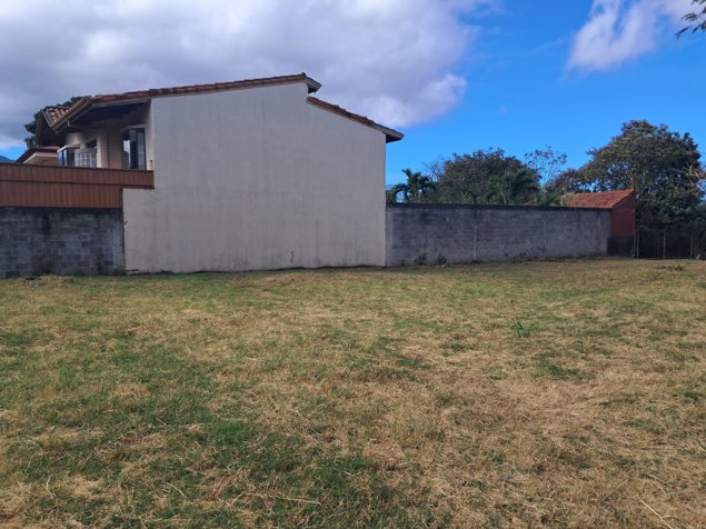 VENTA AMPLIO LOTE PLANO EN RESIDENCIAL SANTA ANA POZOS en Pozos, Santa Ana, San José — ₡ 100 000 000