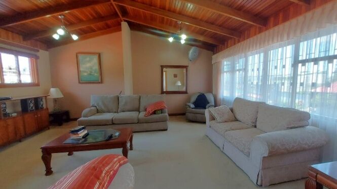 Gran Casa en Venta, Sabanilla in Sabanilla, Montes De Oca, San José — $378,000