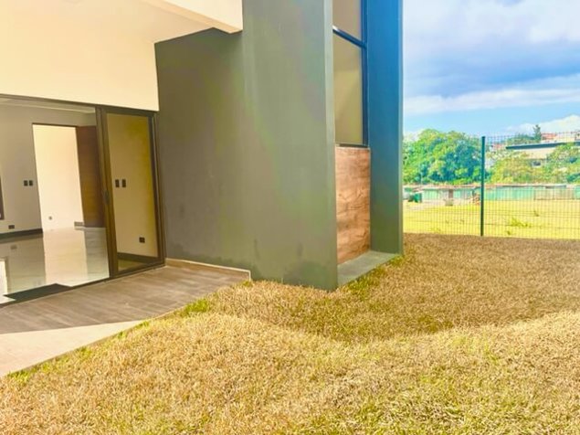 Casa de dos plantas nueva en Curridabat en Sánchez, Curridabat, San José — $285,000 - Foto 3 de 26