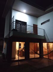 Casa de 2 pisos en barrio cerrado en la montaña en San Rafael, Montes De Oca, San José — 450 000 ₡ - Foto 4 de 22