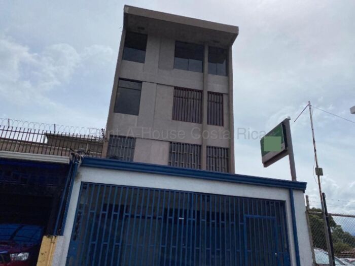 Edificio de uso mixto con rentas activas en ubicación estratégica #26-2121 GS en Carmen, San José — $470,000