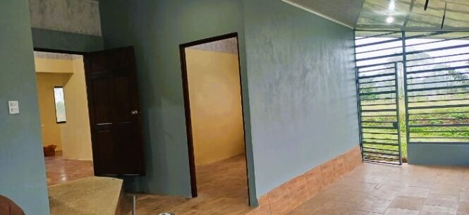 CASA RECIÉN REMODELADA EN VENTA – SANTA ELENA, PÉREZ ZELEDÓN en Cajón, Pérez Zeledón, San José — $120,000