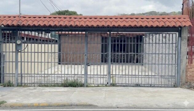 Venta de Propiedad con Uso de Suelo Mixto en Santa Ana. RAH 26-1478 in Santa Ana, San José — $272,000