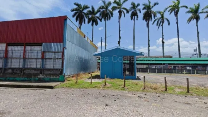 MLS-27-90 LS VENTA PROPIEDAD COMERCIAL TURRIALBA CENTRO CONTACTENOS AL # 86127562 en Turrialba, Cartago — $327,000 - Foto 2 de 10