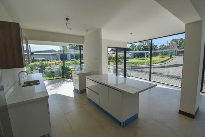 Apartamento de 2 Habitaciones en Escazú in San Rafael, Escazú, San José — $2,200 - Photo 2 of 20