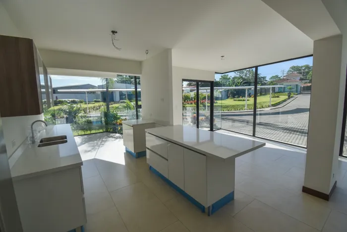 Apartamento de 2 Habitaciones en Escazú in San Rafael, Escazú, San José — $2,200 - Photo 2 of 20