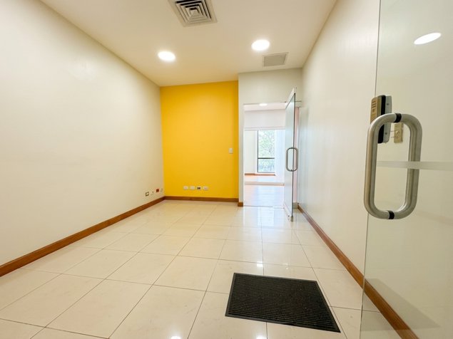 Alquiler de Oficina en Nunciatura in Pavas, San José — $2,240 - Photo 2 of 15