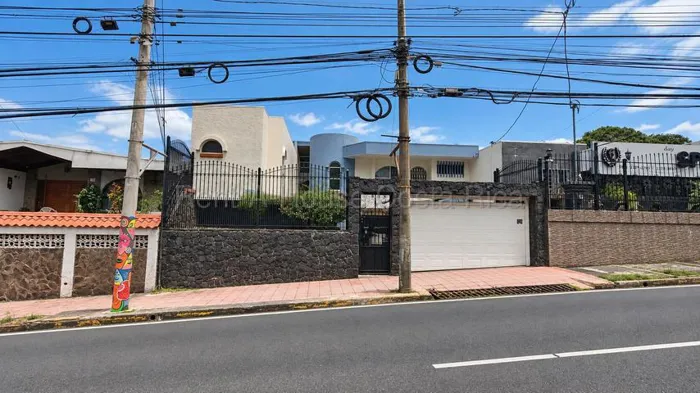 Venta de Propiedad con Uso Mixto en San Vicente de Moravia, Los Colegios. RAH 27-9 en San Vicente, Moravia, San José — $325,000