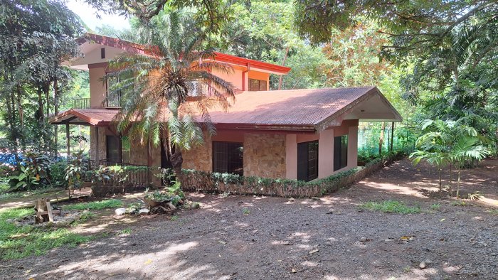 Casa Con Piscina Y Amplio Terreno En Orotina, Alajuela en Orotina, Alajuela — $242,072 - Foto 2 de 10