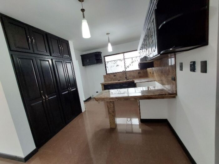 🏡 Casa moderna en alquiler – Heredia    26-1445    in Ulloa, Heredia — $2,300