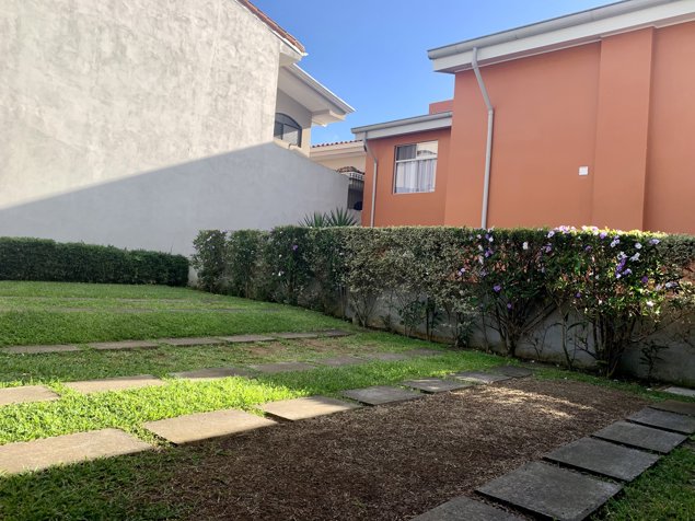 Venta de apartamento en Curridabat, Pinares - En condominio en Curridabat, San José — $210,000 - Foto 2 de 27