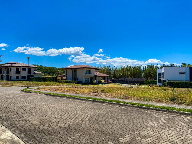 Hermoso lote esquinero en La Guácima Alajuela en Guácima, Alajuela — $139,000