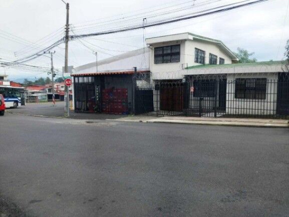 Se vende espaciosa casa con uso mixto en San Francisco 2 Ríos 25-434 in San Francisco de Dos Ríos, San José — $340,000 - Photo 2 of 22