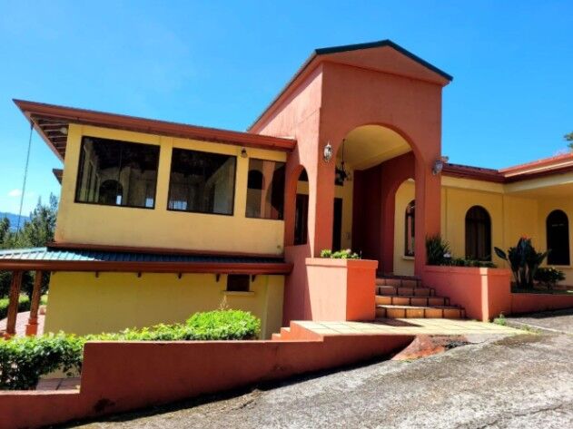 Venta de Magnifica Casa en San Jerónimo, Moravia / OFC Mls. 25-747 en San Jerónimo, Moravia, San José — $450,000