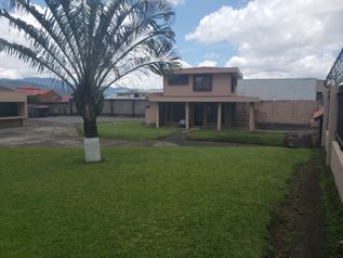 Propiedad con dos casas en Avenida de Oro en Tres Ríos, La Unión, Cartago — $2,300,000 - Foto 2 de 16