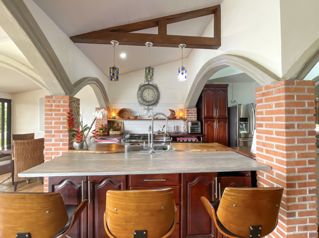 Casa Villa Paz en Alquiler – Hogar Totalmente Amueblado con Vistas Panorámicas en San José, Atenas, Alajuela — $3,500 - Foto 3 de 38