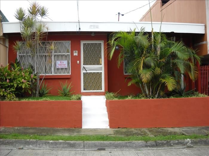 Hermosa Casa en lugar muy seguro y centrico en Mata de Plátano, Goicoechea, San José — ₡ 65 000 000