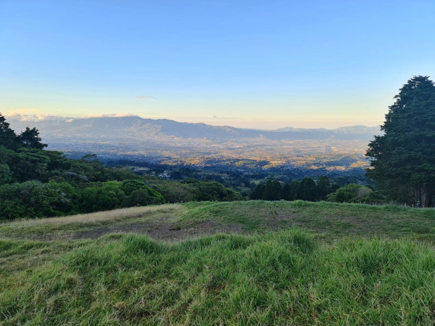 VENTA - Propiedad de 10.000 m² con Río y Vista Panorámica en Sacramento, Barva de Heredia en San José de La Montaña, Barva, Heredia — ₡ 131 250 000