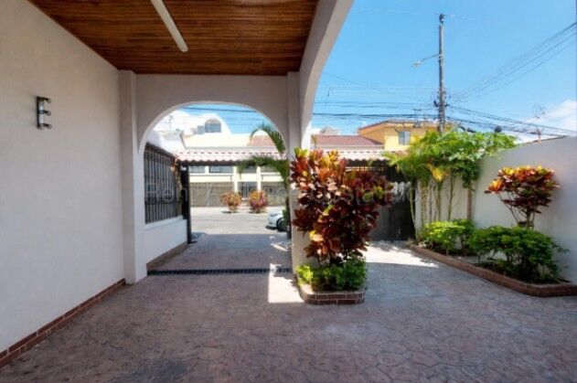 Alquiler casa 4 hab con patio, jacuzzi y oficina, amplia #26-1788 GS en Pavas, San José — ₡ 2 250