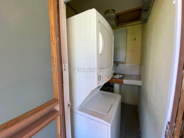 Alquiler de Casa en Santo Domingo-Santa Rosa, Heredia. en Santa Rosa, Santo Domingo, Heredia — $1,600