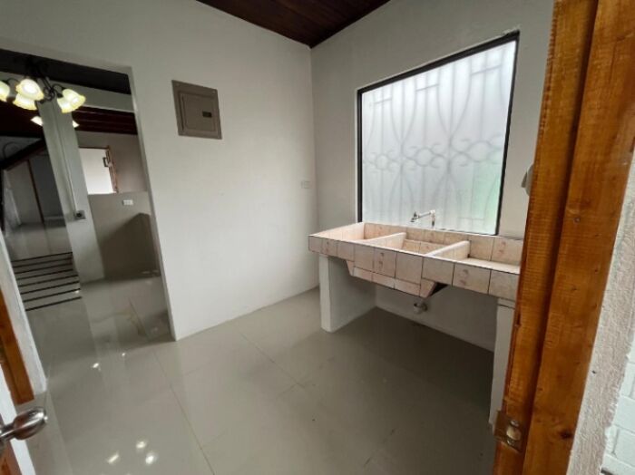 Hermosa casa esquinera En san Ramon Centro en San Ramón, Alajuela — ₡ 80 000 000