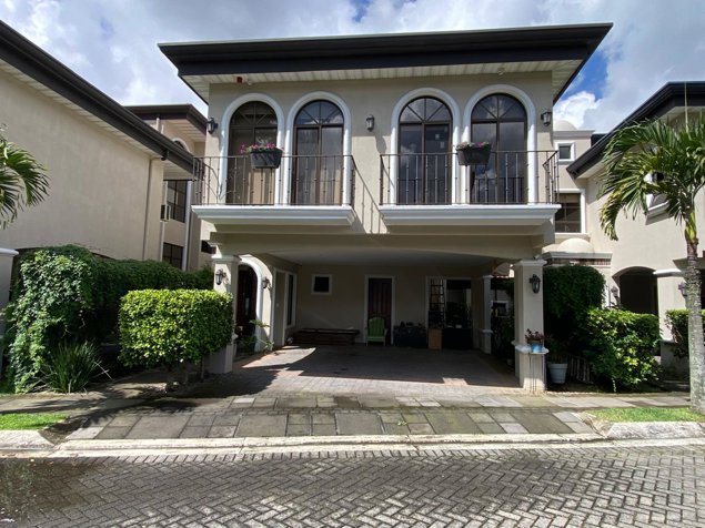 VENTA DE CASA EN CONDOMINIO EL ÁLAMO COLINAS DE MONTEALEGRE in Tres Ríos, La Unión, Cartago — $620,000