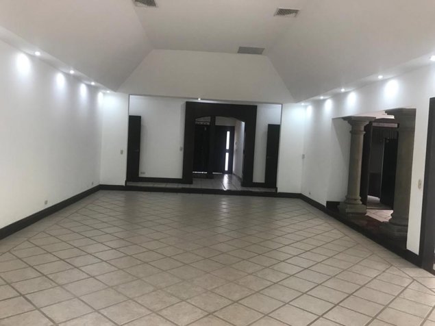 VENTA / Preciosa Casa en Lindora, Santa Ana, San José in Pozos, Santa Ana, San José — $780,000 - Photo 2 of 25