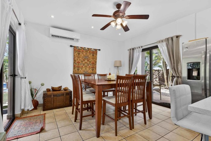 Casa de Lujo con Piscina y Vista a la Montaña Cerca de Tamarindo en Tamarindo, Santa Cruz, Guanacaste — $749,000 - Foto 3 de 18