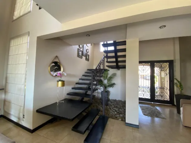 Visite la propiedad y haga esta su nuevo hogar. OFC/AD in Ulloa, Heredia — $430,000 - Photo 3 of 20