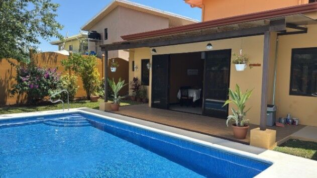 BELLA PROPIEDAD CON CASA Y PISCINA EN ATENAS.  en Atenas, Alajuela — ₡ 250 000 000