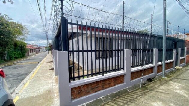 Se Vende Casa + Apartamento en Hatillo 1 en Hatillo, San José — ₡ 83 000 000